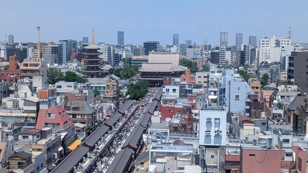 Nakamise-dori shopping street