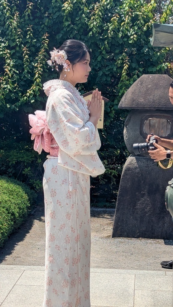 Woman in traditional clothing at Senso-ji